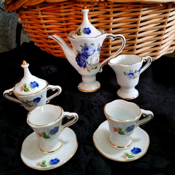 Vintage Child's Tea Set - Picture 1 of 10